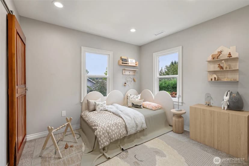 Property photo for 8258 Interlake Avenue N, Seattle photo 14