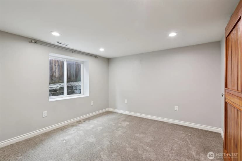 Property photo for 8258 Interlake Avenue N, Seattle photo 31