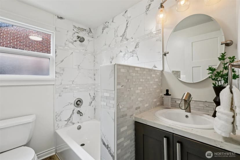 Property photo for 8258 Interlake Avenue N, Seattle photo 17