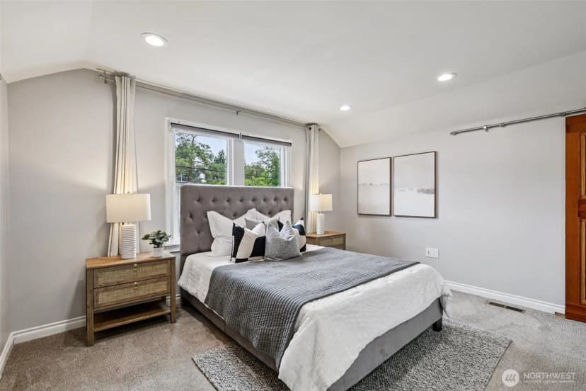 Property photo for 8258 Interlake Avenue N, Seattle photo 19