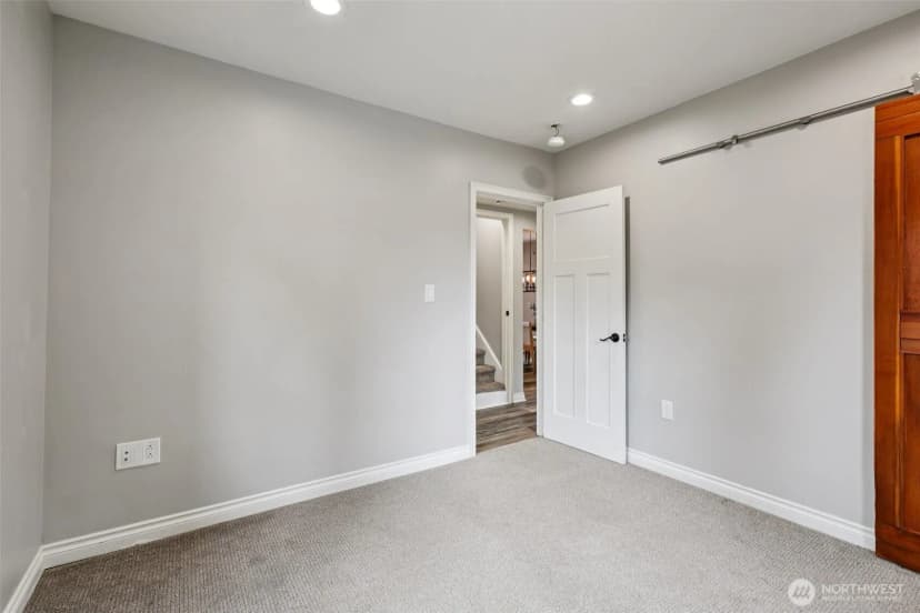 Property photo for 8258 Interlake Avenue N, Seattle photo 16