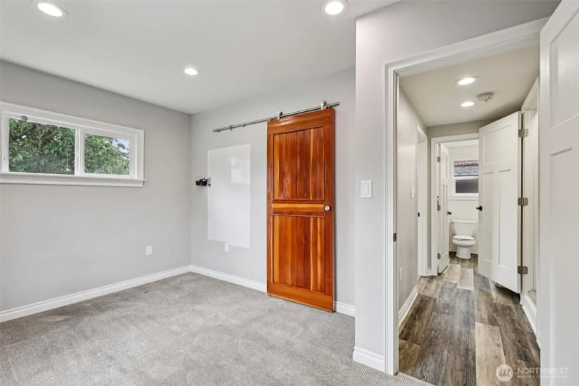 Property photo for 8258 Interlake Avenue N, Seattle photo 13