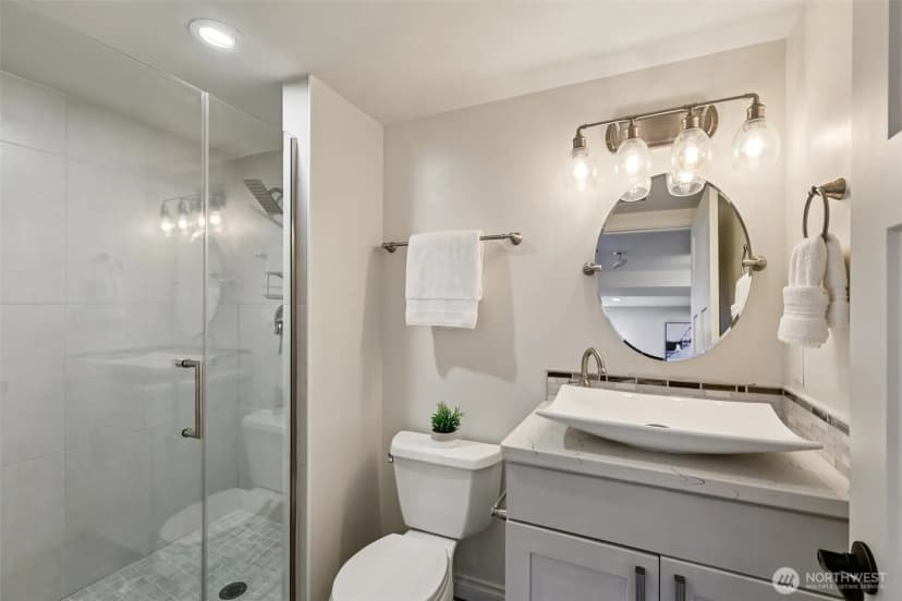 Property photo for 8258 Interlake Avenue N, Seattle photo 29
