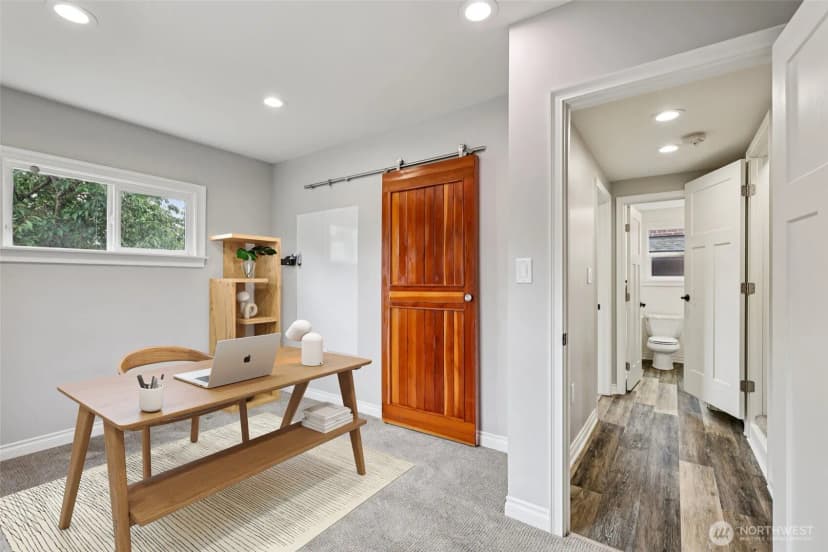 Property photo for 8258 Interlake Avenue N, Seattle photo 12