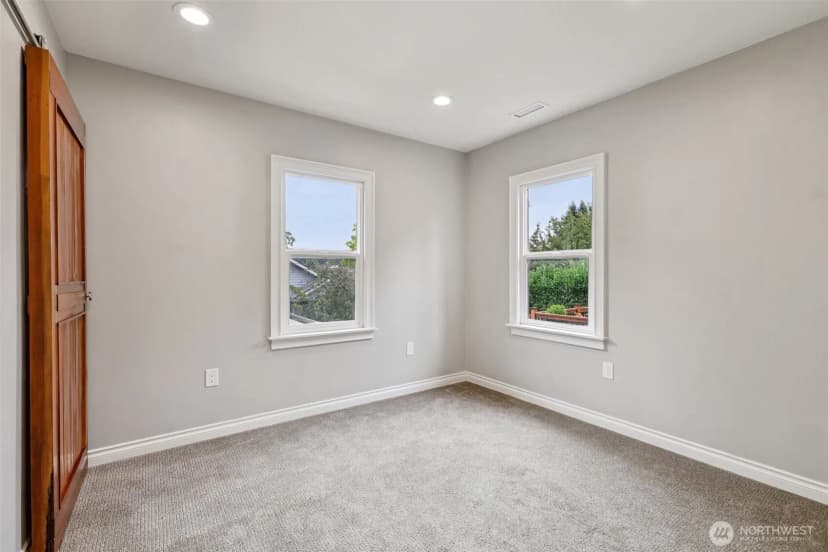 Property photo for 8258 Interlake Avenue N, Seattle photo 15
