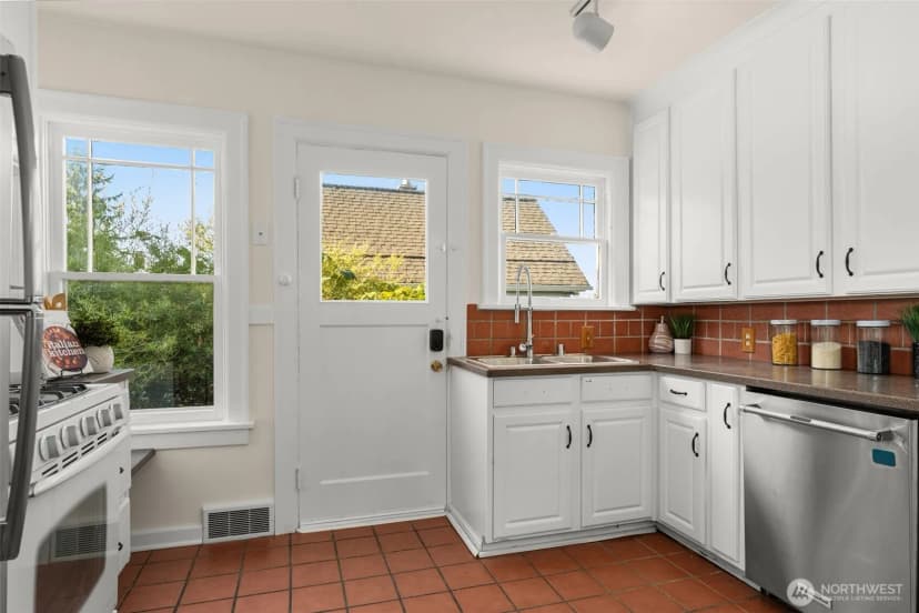 Property photo for 5803 Latona Avenue Ne, Seattle photo 13