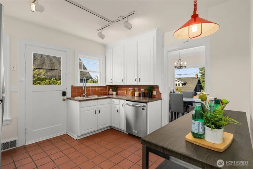 Property photo for 5803 Latona Avenue Ne, Seattle photo 8