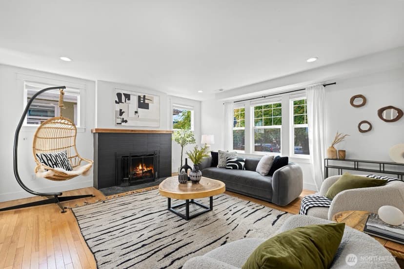 Property photo for 326 22nd Avenue E, Seattle photo 9