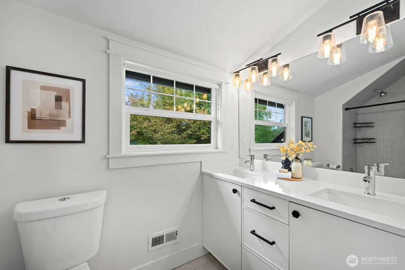 Property photo for 326 22nd Avenue E, Seattle photo 22