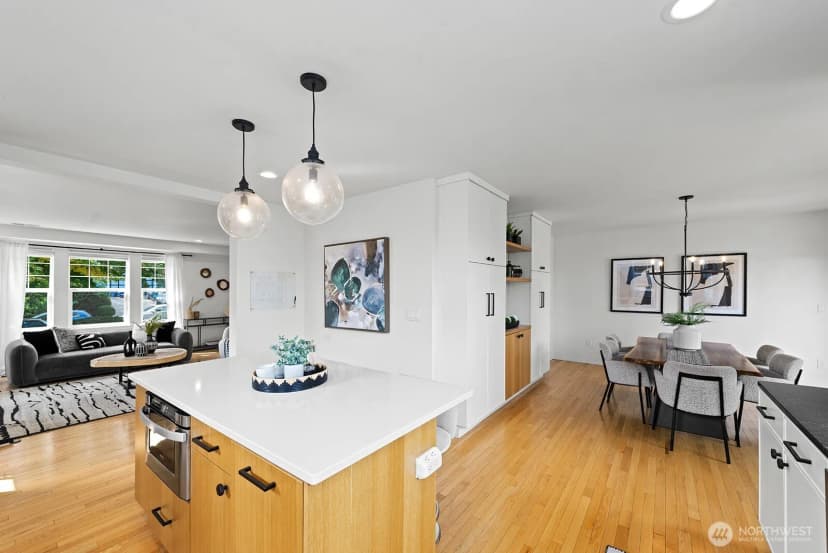 Property photo for 326 22nd Avenue E, Seattle photo 6