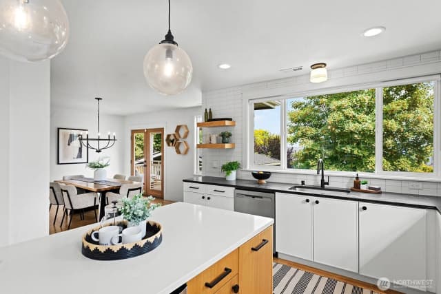 Property photo for 326 22nd Avenue E, Seattle photo 5