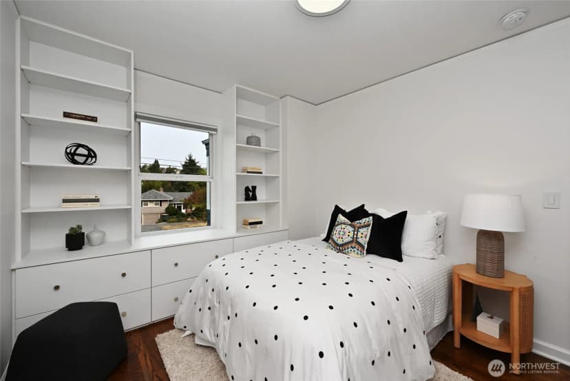 Property photo for 1943 34th Avenue W, Seattle photo 12