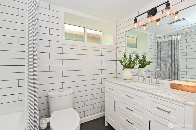 Property photo for 1943 34th Avenue W, Seattle photo 19