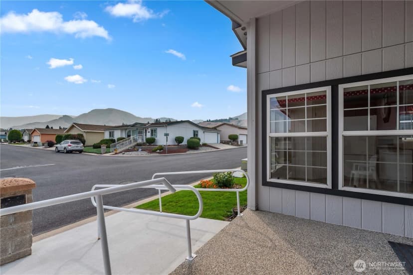 Property photo for 1814 Heritage Drive, Wenatchee photo 33
