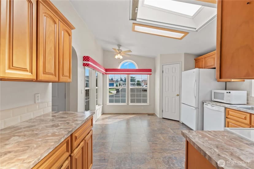 Property photo for 1814 Heritage Drive, Wenatchee photo 9