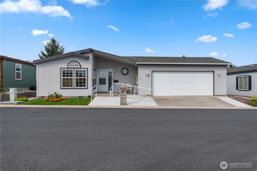 Property photo for 1814 Heritage Drive, Wenatchee photo 2