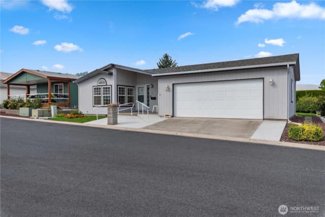 Property photo for 1814 Heritage Drive, Wenatchee photo 3