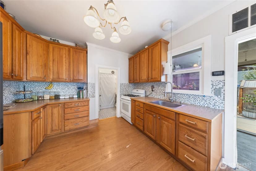 Property photo for 2018 Rockefeller Avenue, Everett photo 2