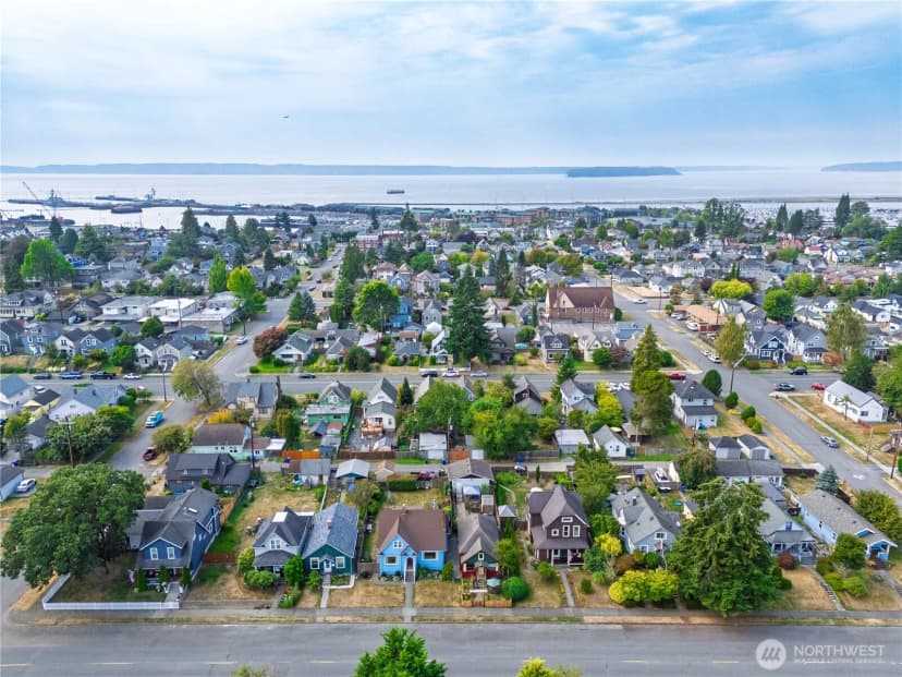 Property photo for 2018 Rockefeller Avenue, Everett photo 3