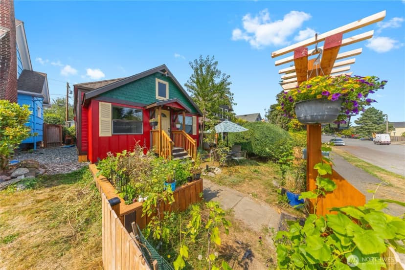 Property photo for 2018 Rockefeller Avenue, Everett