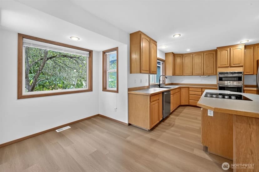 Property photo for 26109 Lake Wilderness Country Club Drive Se, Maple Valley photo 18