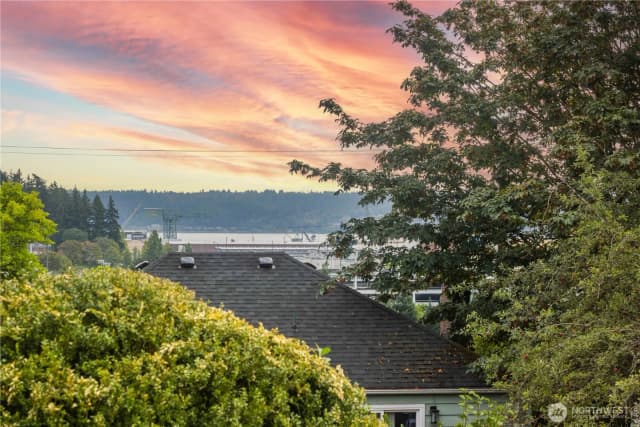 Property photo for 302 S Hartford Avenue, Bremerton photo 4