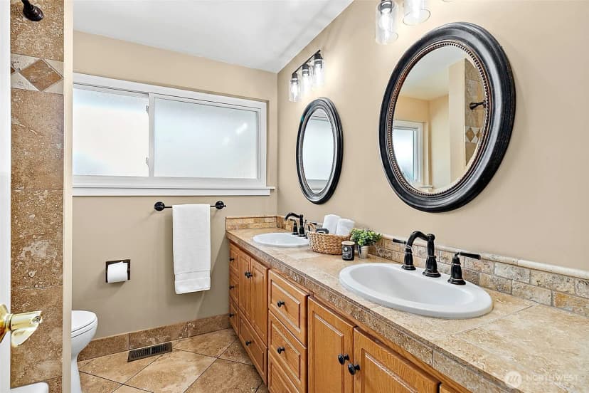 Property photo for 108 Monterey Place Ne, Renton photo 24