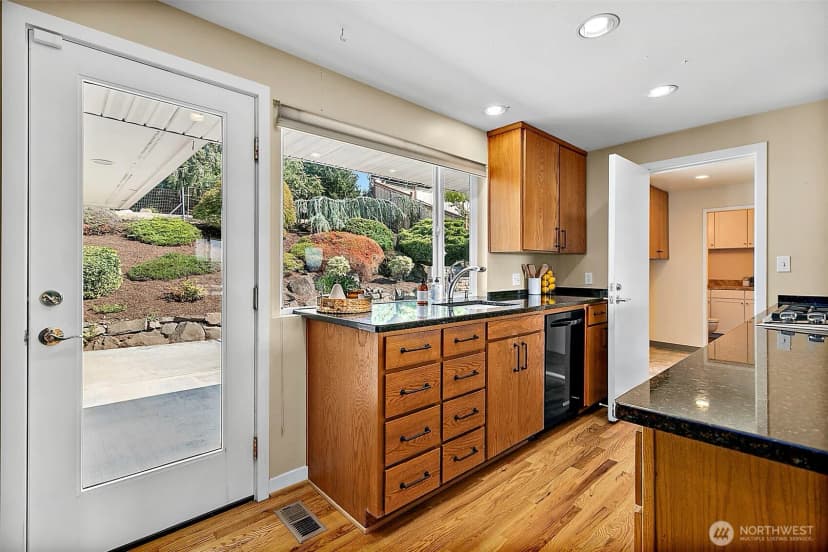 Property photo for 108 Monterey Place Ne, Renton photo 12