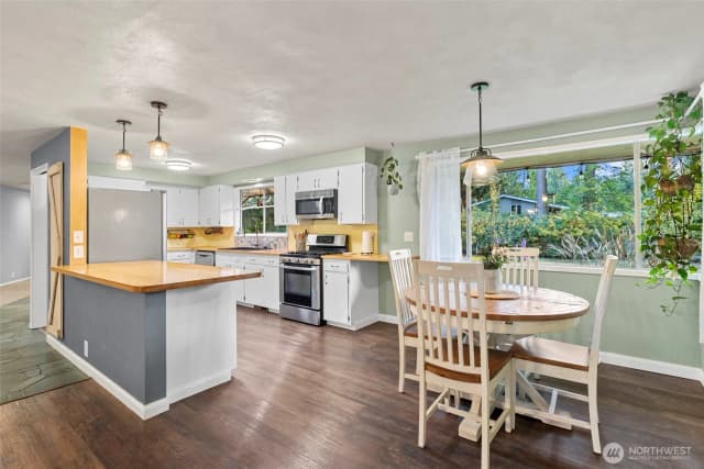 Property photo for 1519 Meadowlark Lane, Mount Vernon photo 4