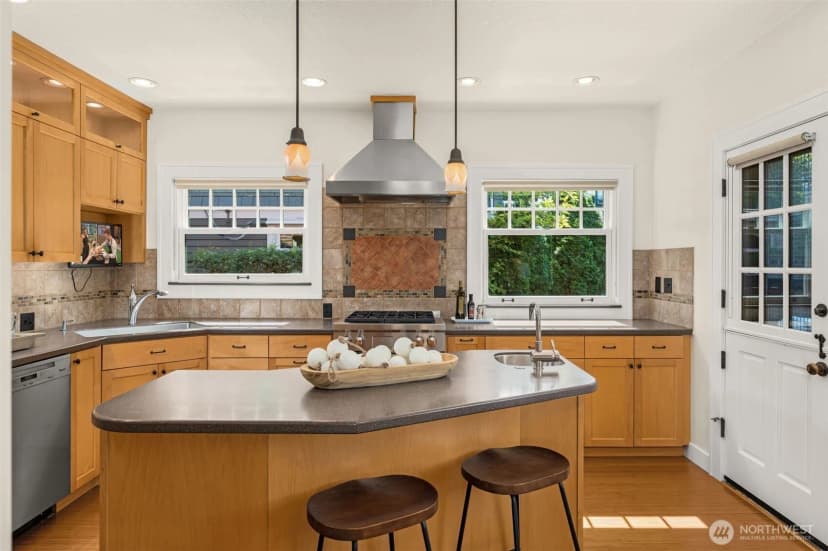 Property photo for 469 Lynn Street, Seattle photo 13