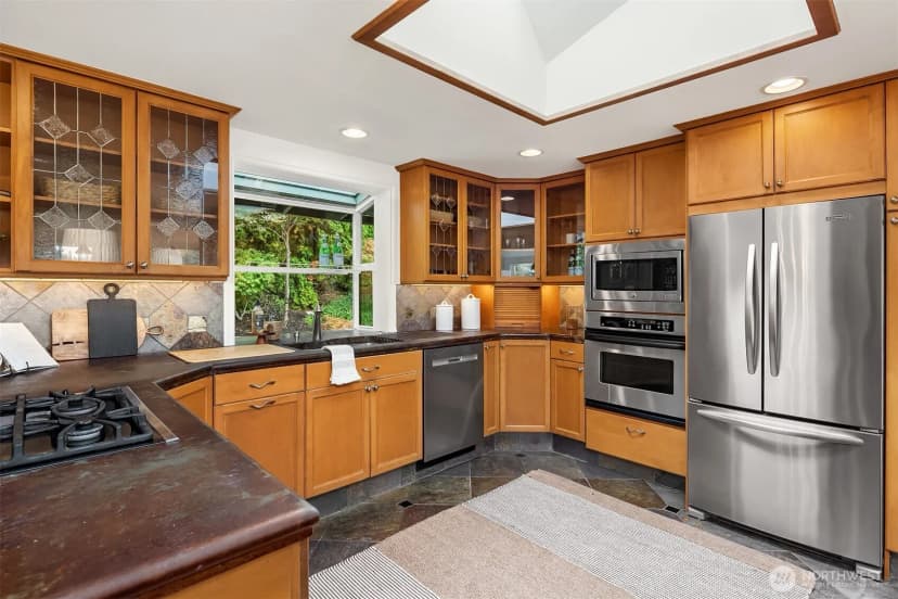 Property photo for 17605 Ne 15th Place, Bellevue photo 10