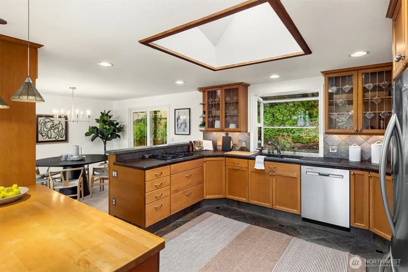 Property photo for 17605 Ne 15th Place, Bellevue photo 12