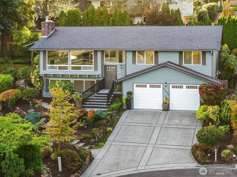 Property photo for 17605 Ne 15th Place, Bellevue photo 2