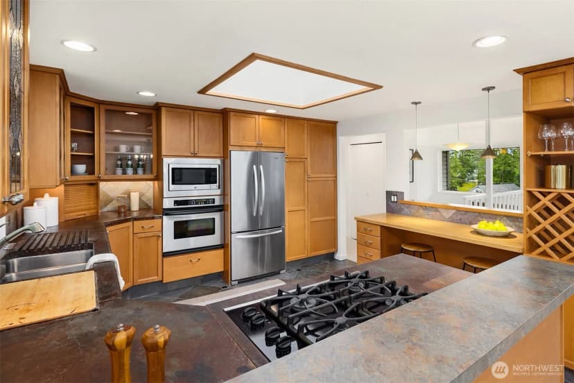 Property photo for 17605 Ne 15th Place, Bellevue photo 11