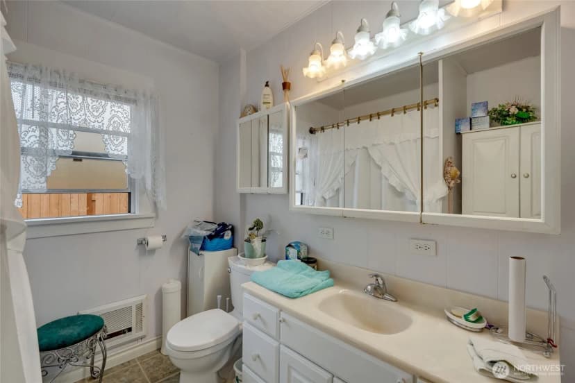 Property photo for 2225 61st Street Se, Everett photo 9