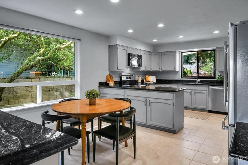 Property photo for 16535 41st Avenue Ne, Lake Forest Park photo 9