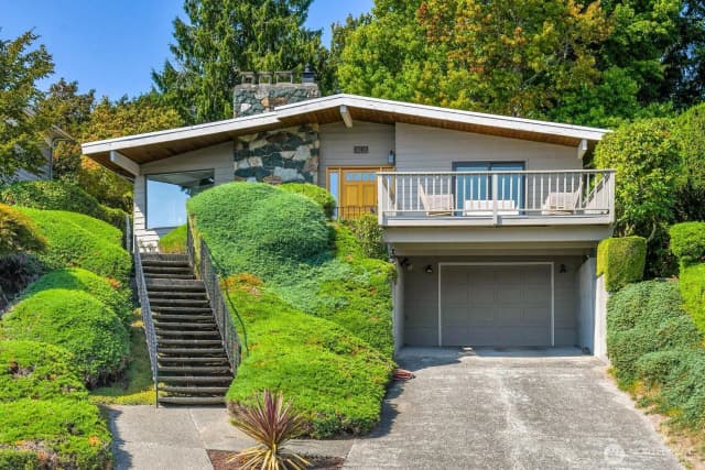 Property photo for 16535 41st Avenue Ne, Lake Forest Park photo 2