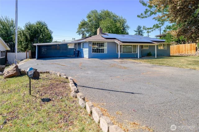 Property photo for 204 S 60th Avenue, Yakima