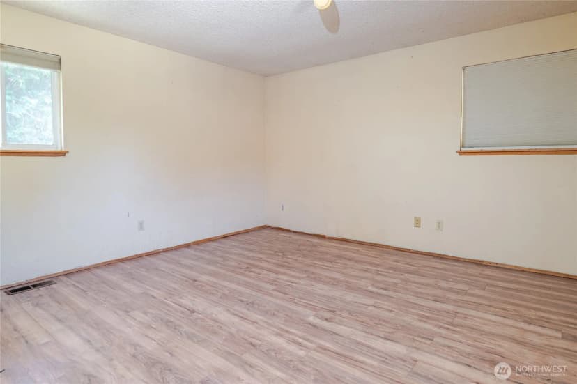 Property photo for 204 S 60th Avenue, Yakima photo 8