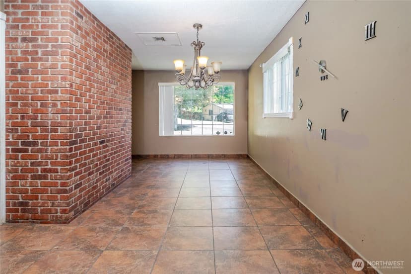 Property photo for 204 S 60th Avenue, Yakima photo 5