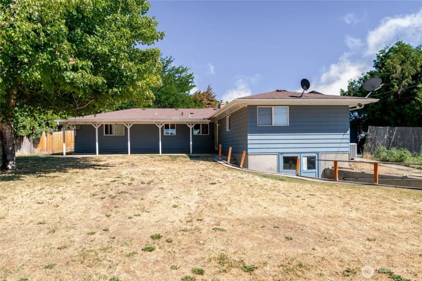 Property photo for 204 S 60th Avenue, Yakima photo 14