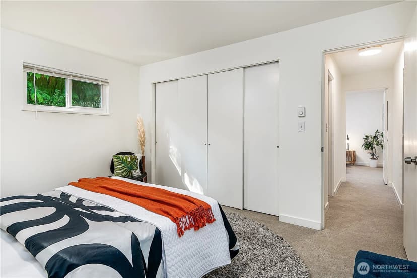 Property photo for 2811 Ne 105th Street, Seattle photo 8