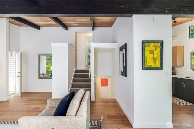 Property photo for 2811 Ne 105th Street, Seattle photo 5