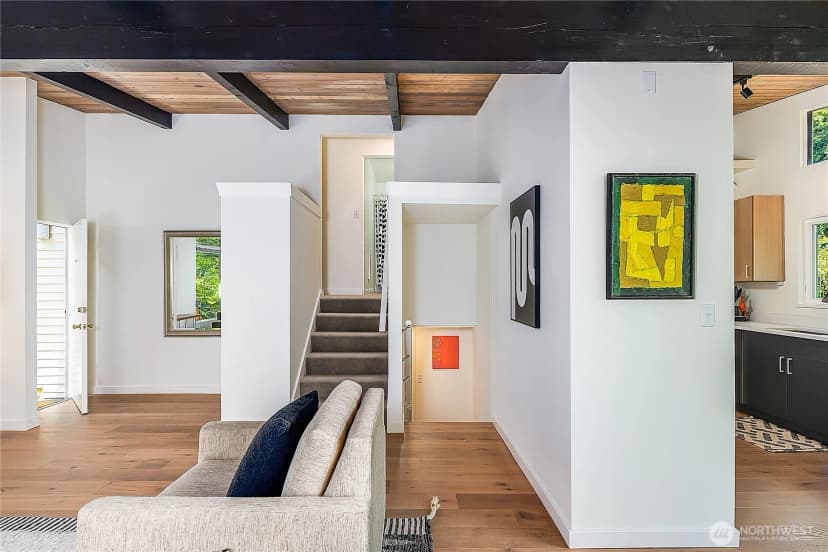 Property photo for 2811 Ne 105th Street, Seattle photo 5