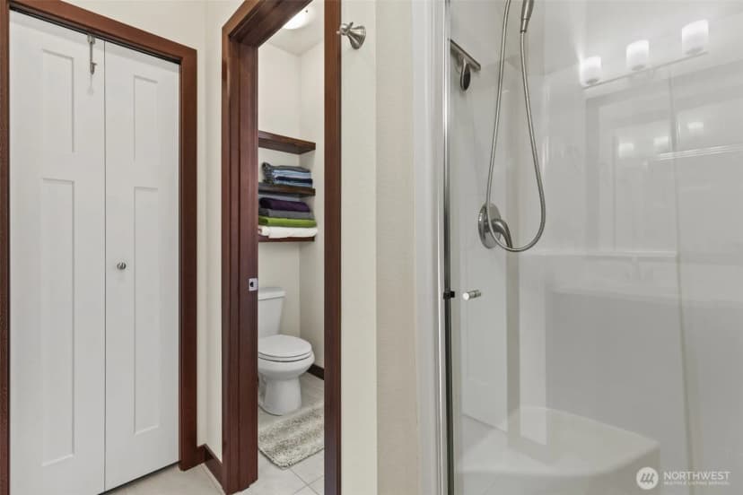 Property photo for 837 Brighton Court, Burlington photo 11