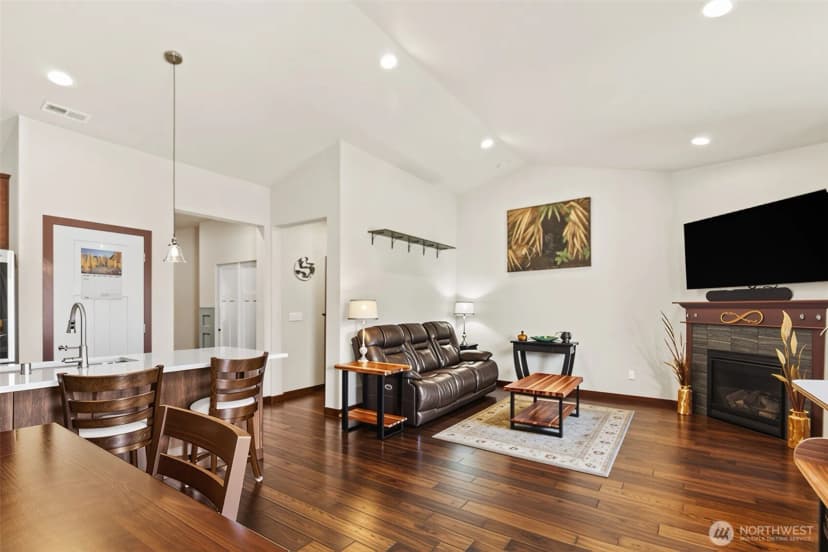 Property photo for 837 Brighton Court, Burlington photo 6