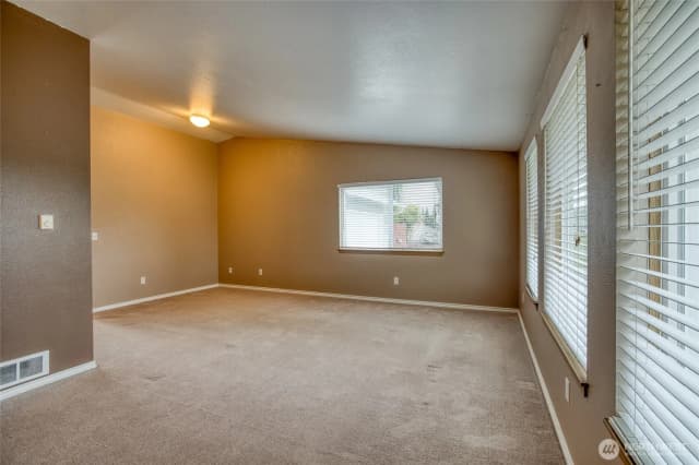 Property photo for 507 Troon Avenue, Cosmopolis photo 2