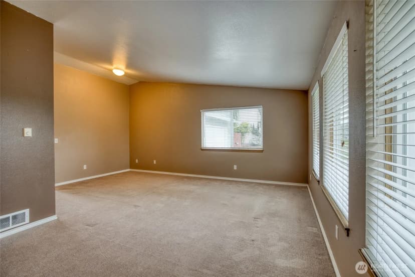 Property photo for 507 Troon Avenue, Cosmopolis photo 2