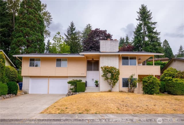 Property photo for 2230 137th Place Se, Bellevue photo 2