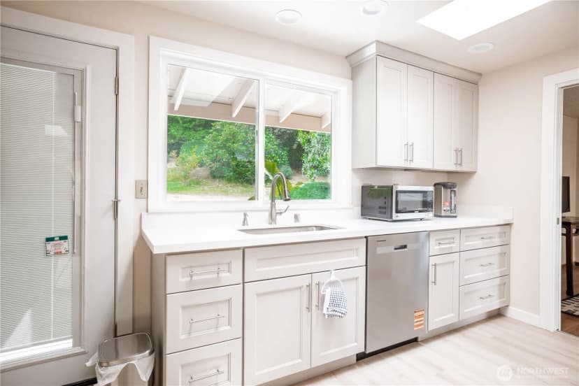 Property photo for 2230 137th Place Se, Bellevue photo 11